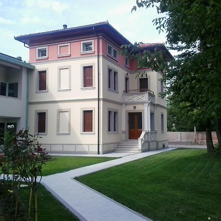 פורטוגרוארו Villa Delle Rose מראה חיצוני תמונה