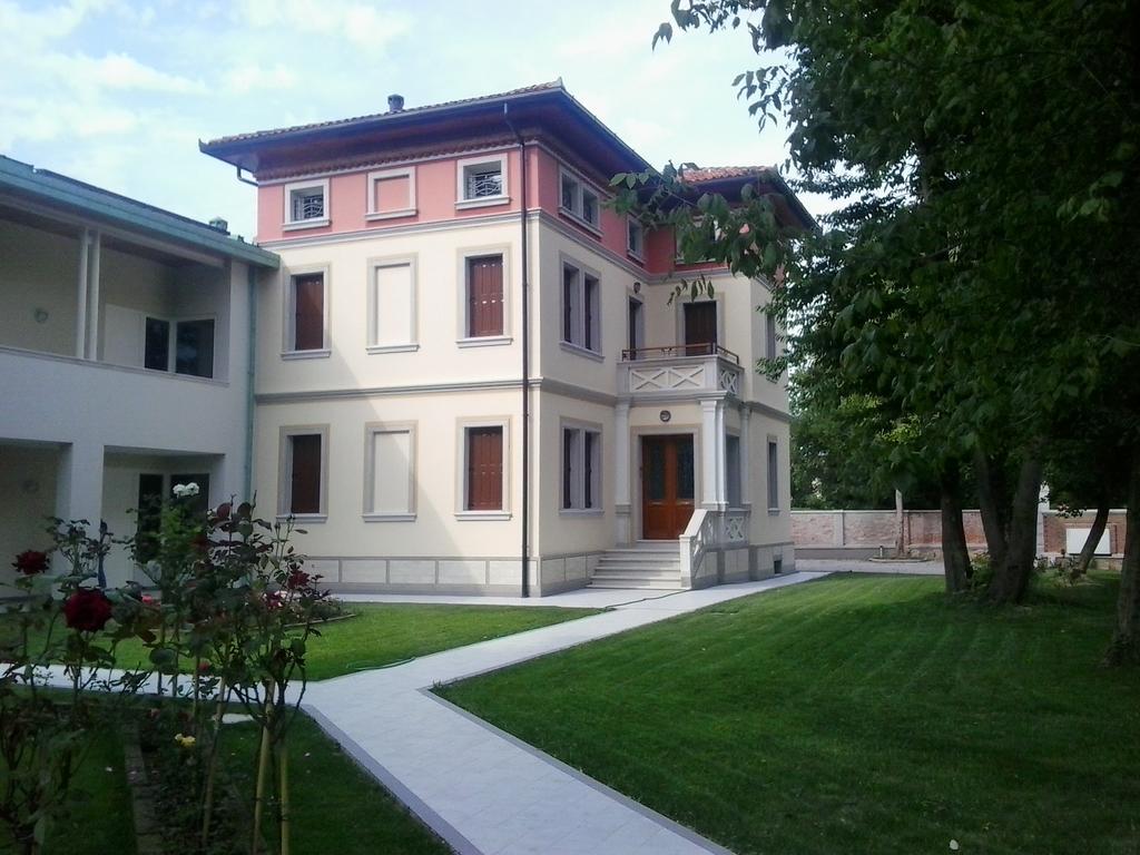 פורטוגרוארו Villa Delle Rose מראה חיצוני תמונה